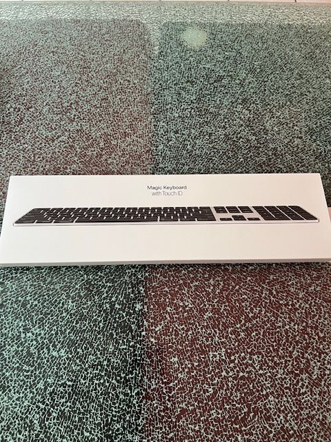 Apple Magic Keyboard mit Touch ID - 80 €