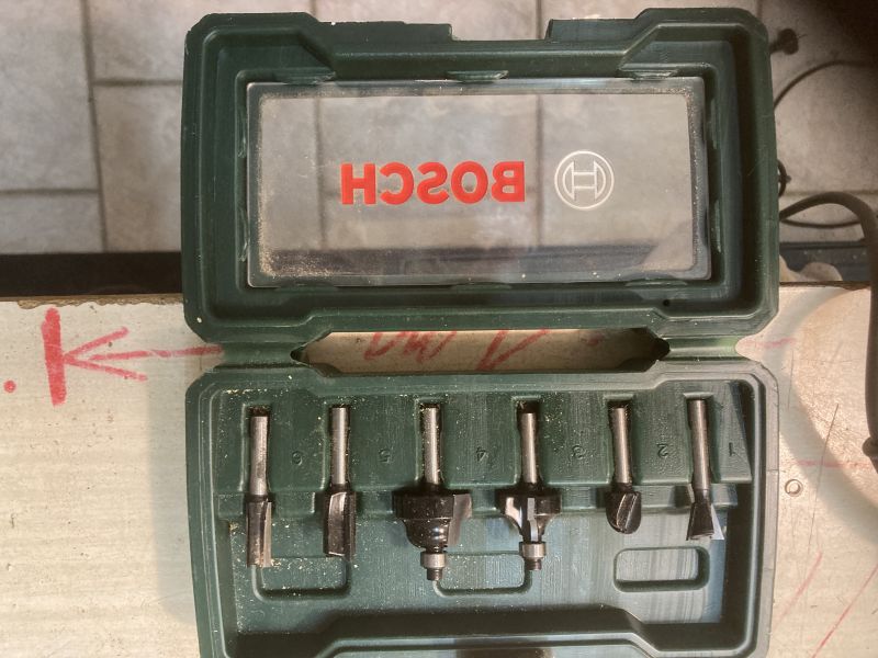 Bosch Fräserset 6 mm 6-tlg 15 € (inkl. Versand in DE)